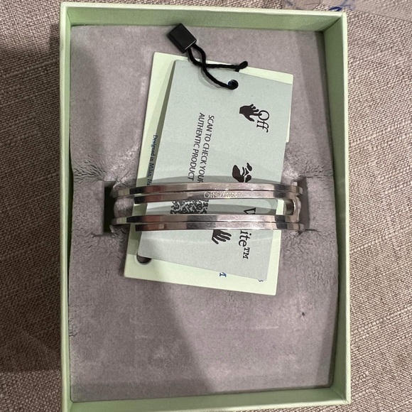 Off-White Silver Paperclip Cuff Bracelet in Brandnew condition - Picture 5 of 10
